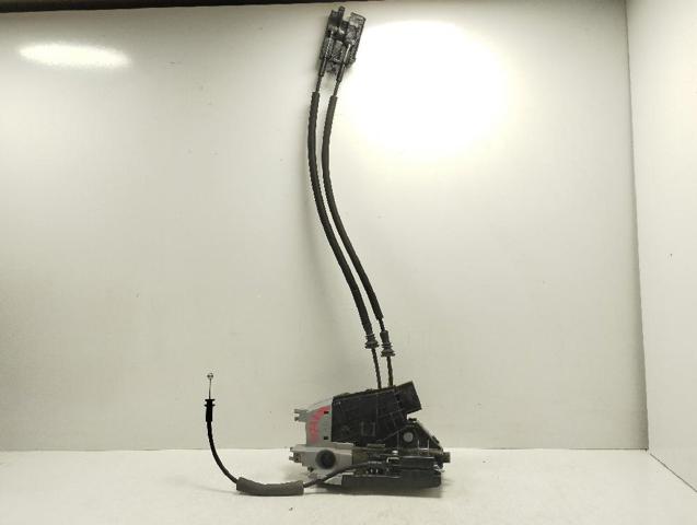 81320D3000 Cerradura de puerta delantera derecha  en stock Sabadell