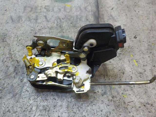 81320H1020 Cerradura de puerta delantera derecha  disponible Burgos