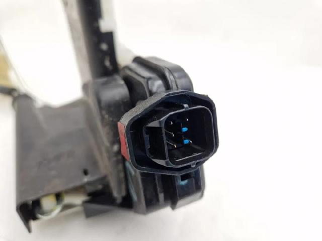 813211F010 HYUNDAI Cerradura de puerta delantera derecha  disponible Ourense