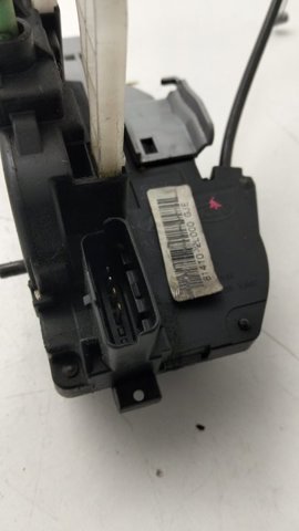 814102L000 HYUNDAI Cerradura de puerta trasera izquierda  en stock Gandía