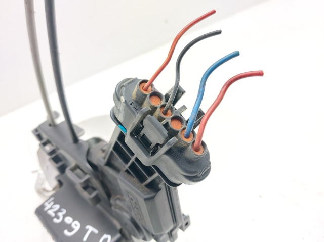 HYUNDAI 814201D010 Cerradura de la puerta trasera derecha  en stock Valencia