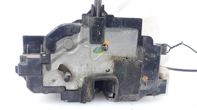 814201H000 Cerradura de la puerta trasera derecha  disponible Utrera