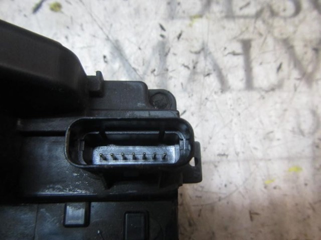 HYUNDAI 814201H000 Cerradura de la puerta trasera derecha  en stock Salamanca
