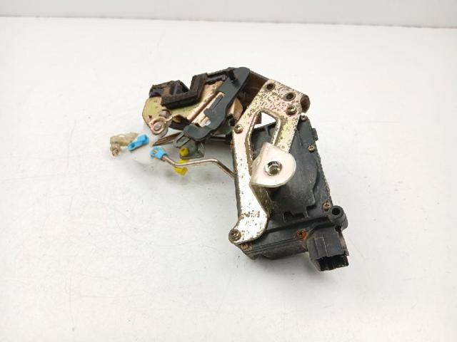 8142025030 HYUNDAI Cerradura de la puerta trasera derecha  en stock Huelva
