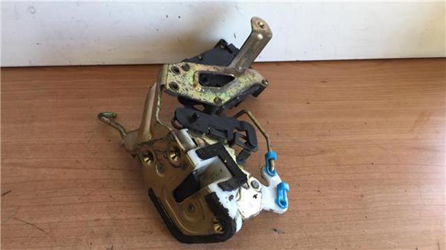 8142025030 HYUNDAI Cerradura de la puerta trasera derecha  en stock Gandía