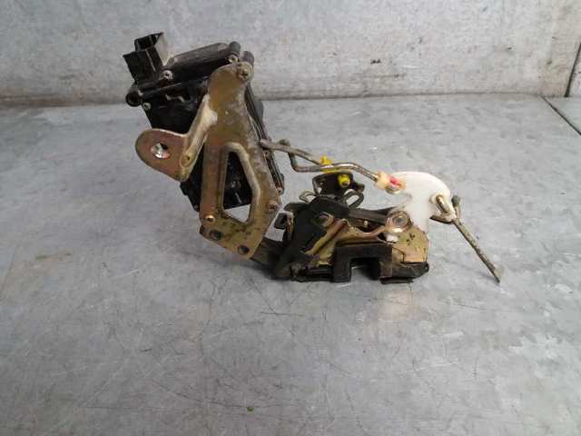 8142025030 HYUNDAI Cerradura de la puerta trasera derecha  en stock Huelva