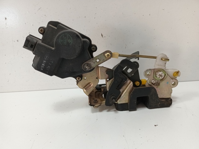 814202E000 Cerradura de la puerta trasera derecha comprar Sevilla