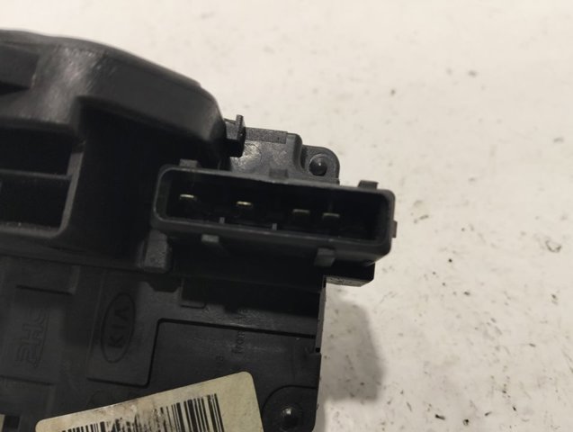 814203K000 HYUNDAI Cerradura de la puerta trasera derecha  en stock Gandía