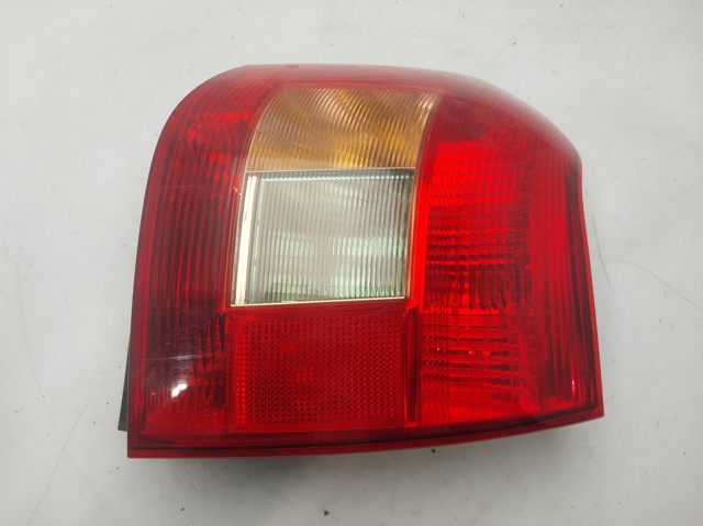 TOYOTA 8155102150 Piloto trasero derecho comprar Barcelona