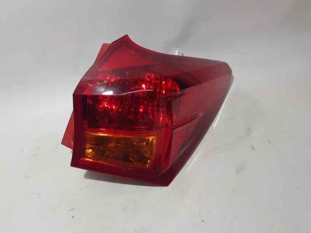 Piloto trasero exterior derecho 8155102700 TOYOTA
