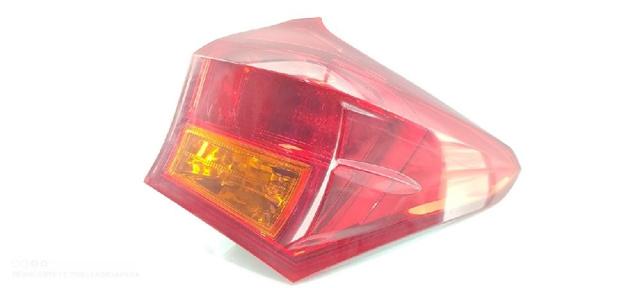 Piloto trasero exterior derecho 8155102710 TOYOTA