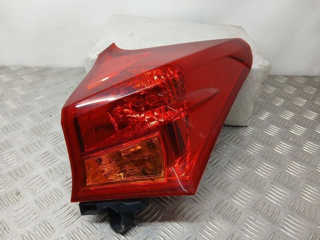 8155102740 TOYOTA Piloto trasero exterior derecho comprar Alcalá