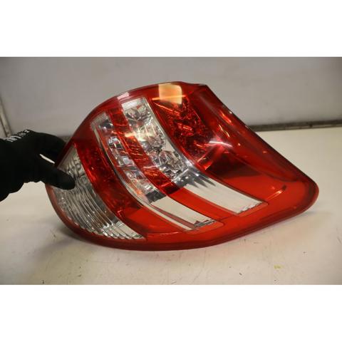 8155142120 TOYOTA Piloto trasero derecho  disponible Ourense