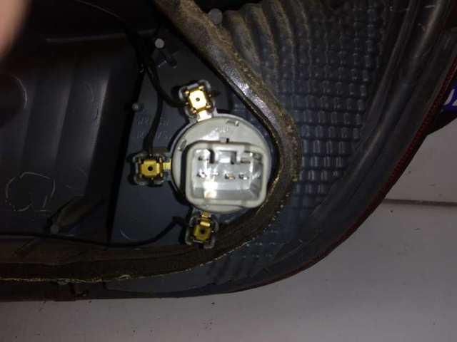 Piloto trasero izquierdo 8156052320 TOYOTA