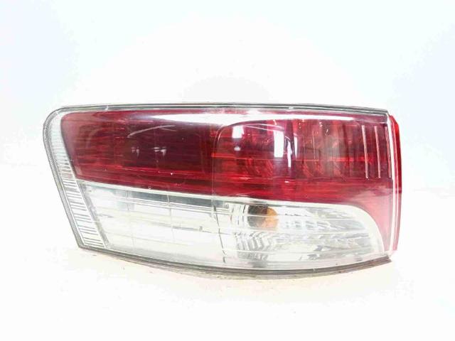 Piloto trasero exterior izquierdo 8156105270 TOYOTA
