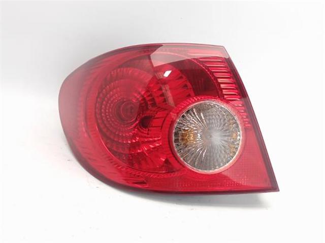 Piloto trasero exterior izquierdo 8156112A10 TOYOTA