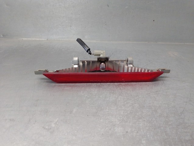 Luz de freno adicional Toyota Avensis (LCM)