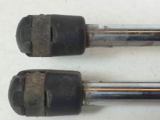 817713A001 Amortiguador de la tapa del maletero  disponible Utrera