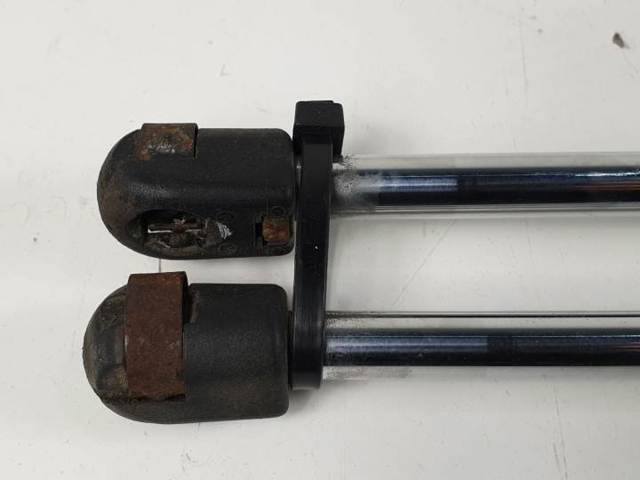 817713A001 HYUNDAI Amortiguador maletero  en stock Gandía