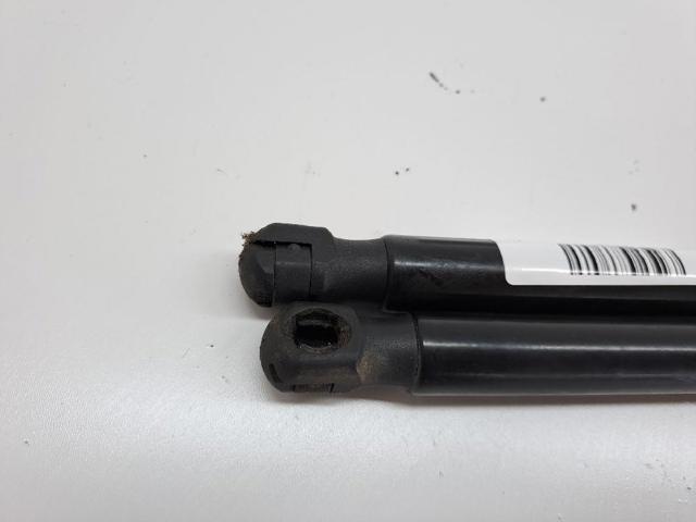 817802Y000 Amortiguador de la tapa del maletero  disponible Málaga