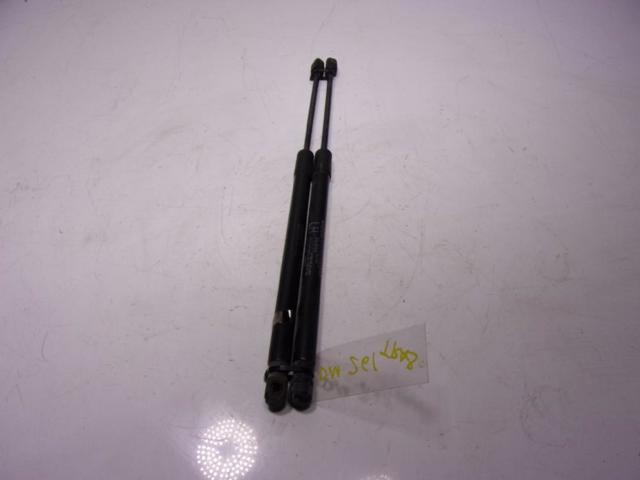 HYUNDAI 817802Y000 Amortiguador maletero  en stock Salamanca
