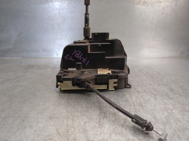 RENAULT 8200000658 Cerradura de la puerta trasera derecha  disponible Valladolid