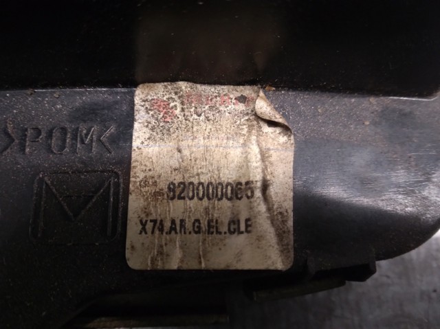 8200000658 Cerradura de la puerta trasera derecha  en stock Sabadell