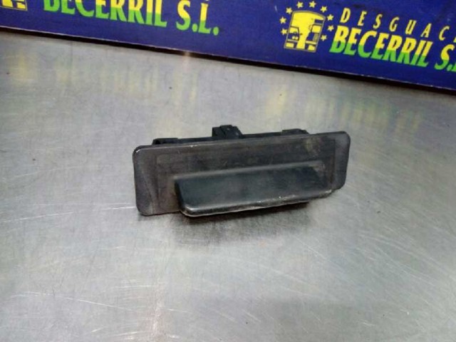RENAULT 8200002001 Tirador de puerta de maletero exterior  en stock Salamanca