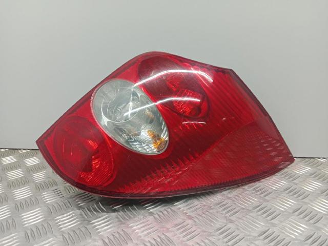 RENAULT 8200002472 Piloto trasero derecho comprar Barcelona
