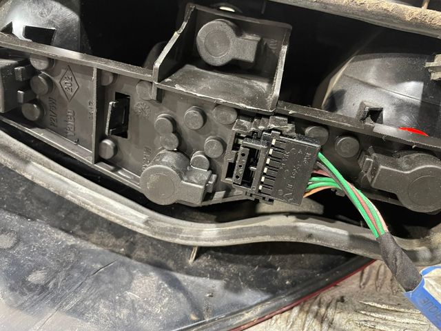 RENAULT 8200002472 Piloto trasero derecho comprar Pamplona