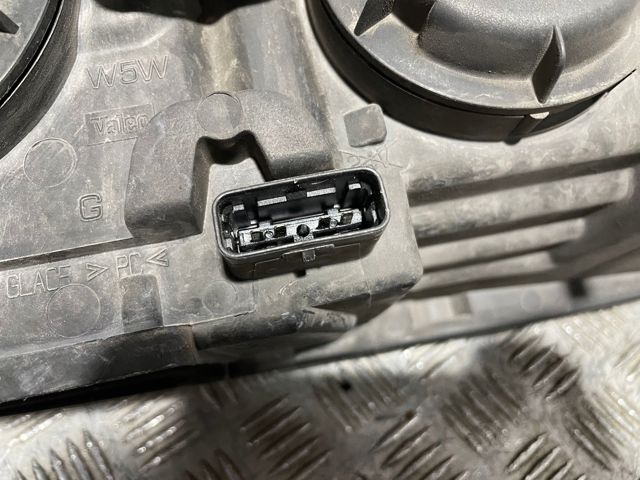 8200002845 Faro izquierdo  en stock Sabadell