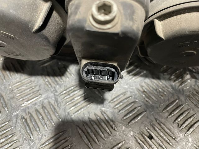 8200002845 RENAULT Faro izquierdo  en stock Córdoba