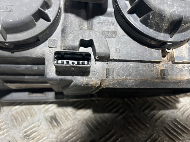 8200002847 RENAULT Faro derecho comprar Madrid