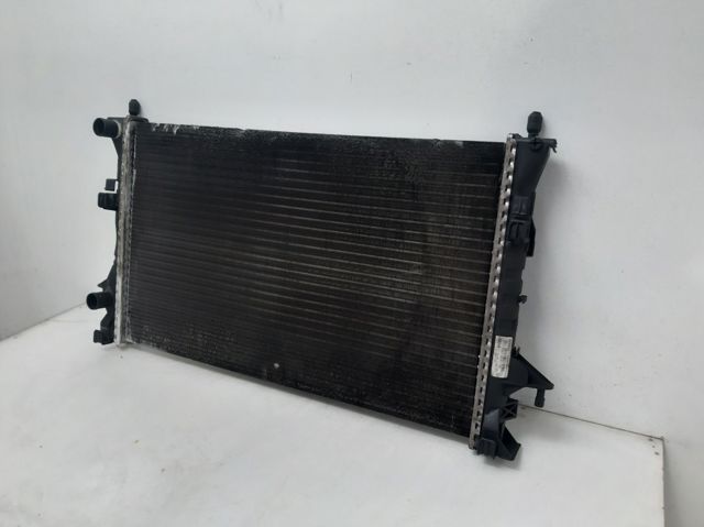 8200008764B Radiador de refrigeración del motor  disponible Utrera