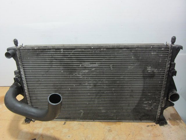8200008765 Radiador de refrigeración del motor  disponible Málaga