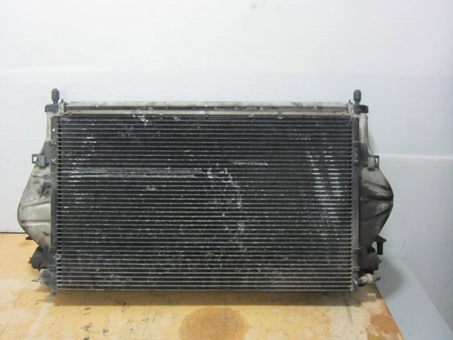 8200008765 Radiador de refrigeración del motor  disponible Utrera