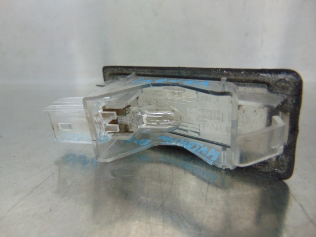 RENAULT 8200013577 Luz matricula  en stock Terrassa
