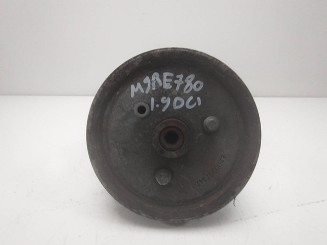 8200024738 Bomba de dirección asistida  disponible Málaga