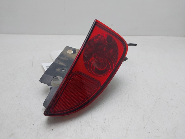 RENAULT 8200027154 Luz trasera de parachoques derecha  disponible Lugo