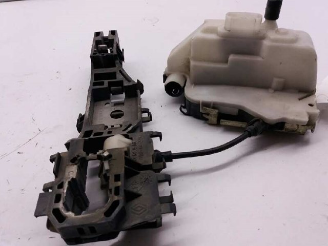 RENAULT 8200027779 Cerradura de puerta delantera derecha  disponible Valladolid