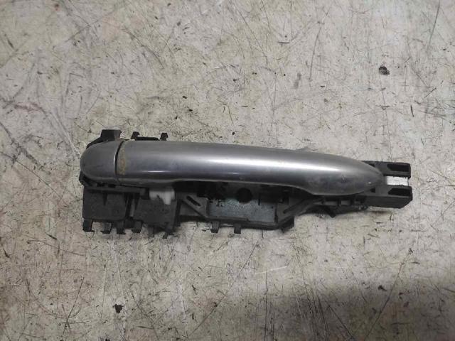 RENAULT 8200028464 Soporte de manija exterior de puerta delantera derecha  en stock Salamanca