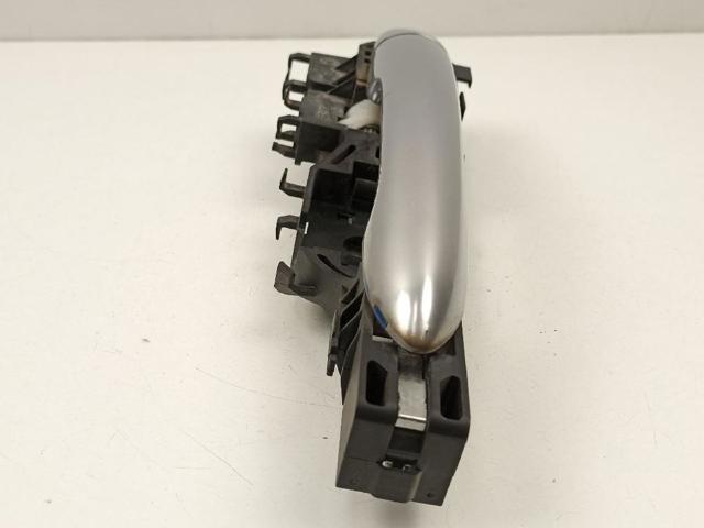 RENAULT 8200028464 Soporte de manija exterior de puerta delantera derecha  disponible España