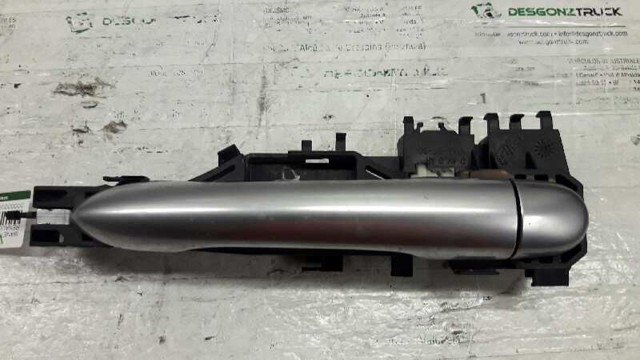 8200028464 Soporte de manija exterior de puerta delantera derecha  en stock Sabadell