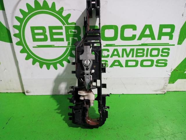 8200028464 RENAULT Soporte de manija exterior de puerta delantera derecha comprar Bilbao