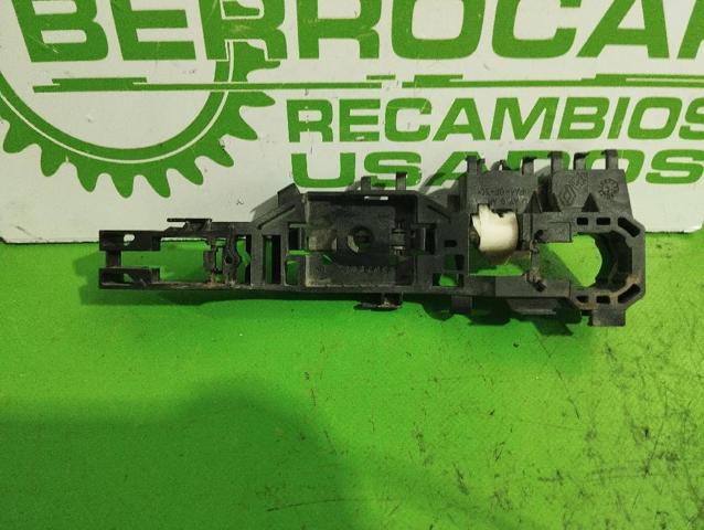8200028464 Soporte de manija exterior de puerta delantera derecha comprar Sevilla