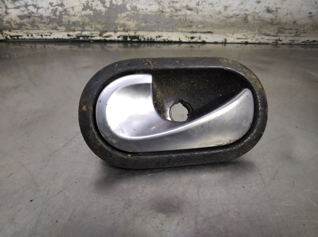 8200028487 Manija interior izquierda delantera/trasera de puerta  comprar en Reus