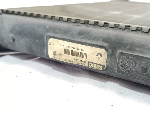 RENAULT 8200033831 Radiador de refrigeración del motor  disponible España