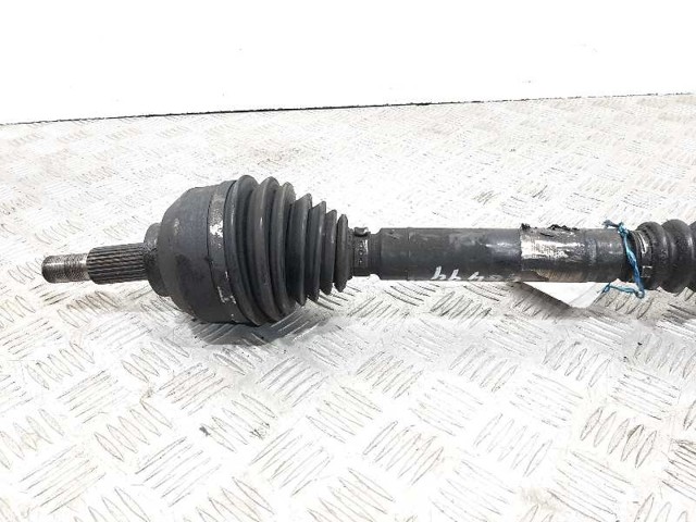 RENAULT 8200035673 Semieje delantero derecho  en stock Terrassa