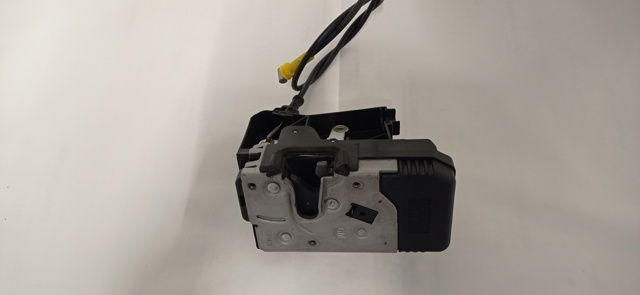 RENAULT 8200042171 Cerradura de puerta delantera derecha  en stock Terrassa
