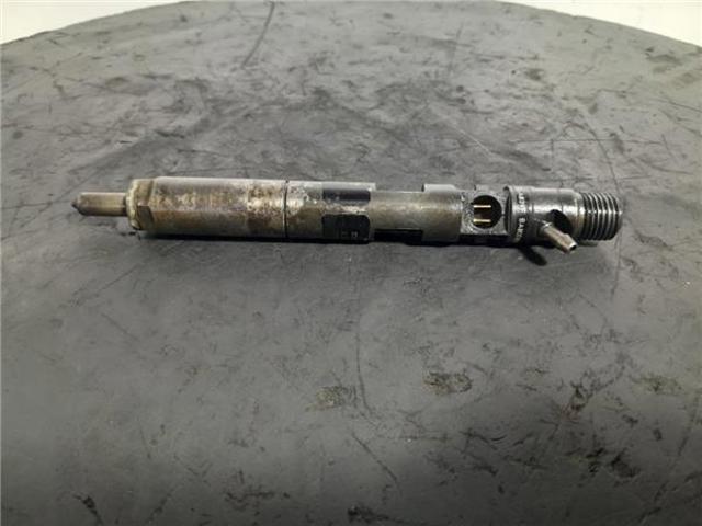 8200049876 Inyector de combustible  disponible Utrera